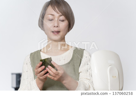 Senior woman making rice balls in the kitchen 137060258