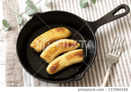 Grilled bananas on a skillet Grilled bananas on a skillet 137060380