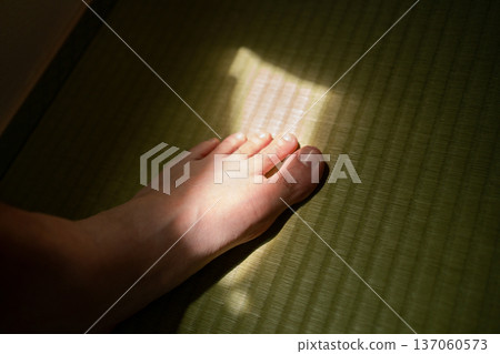 一個腳趾上長毛的男人 137060573