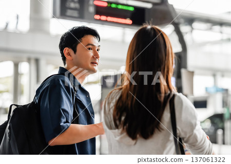 在機場查詢資訊 137061322