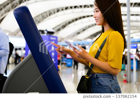 A woman operates the kiosk. Photo courtesy of Kansai International Airport (KIX) 137062154