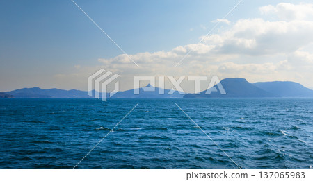 The Seto Inland Sea and Yashima and Gokenzan in Kagawa Prefecture as seen from the ferry bound for Ogijima 137065983