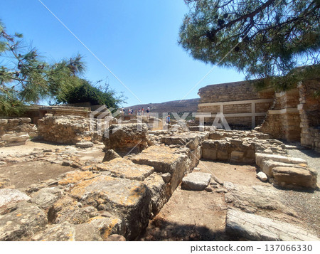Knossos Palace Ruins of Minoan Civilization in Crete Greece Knossos Palace Ruins of Minoan Civilization in Crete Greece 137066330