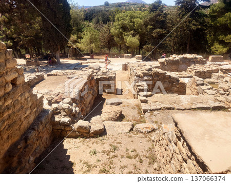 Knossos Palace Ruins of Minoan Civilization in Crete Greece Knossos Palace Ruins of Minoan Civilization in Crete Greece 137066374