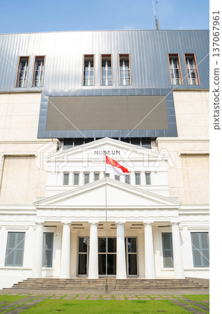 印度尼西亞國家博物館外觀和國旗 137067961