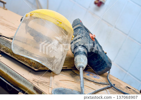 Workbench.Rotary hammer drill, protective mask, saw blade 137068907