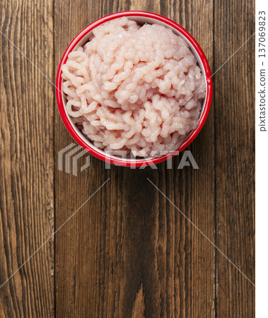 Vertical Top View Raw Chicken Mince Vertical Top View Raw Chicken Mince 137069823