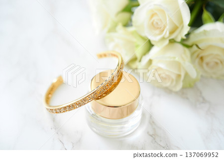 wedding rings on white marble 137069952
