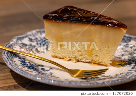 Mirror Caramel Pudding Cake and an Elegant Afternoon Tea Time 137072020