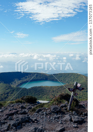 從唐國嶽山頂峰眺望的景色 137073165