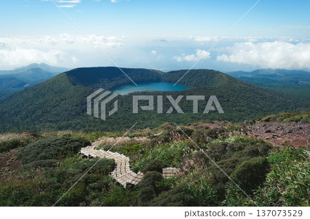 壯麗的山頂景色 壯麗的山頂景色 137073529