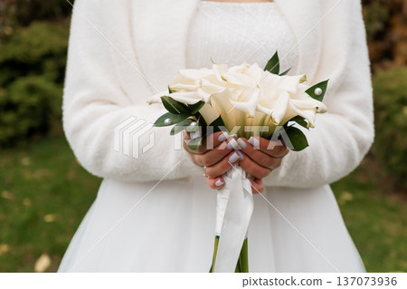 Elegant Bride Holding White Calla Lily Bouquet in Soft Natural Light with Furry Coat and Pearls Elegant Bride Holding White Calla Lily Bouquet in Soft Natural Light with Furry Coat and Pearls 137073936