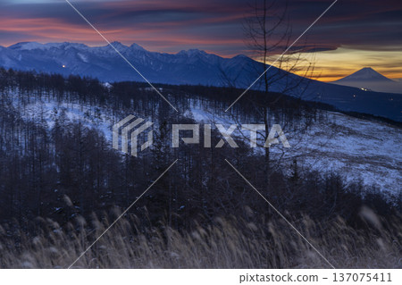 View of Mt. Fuji and Mt. Yatsugatake 137075411