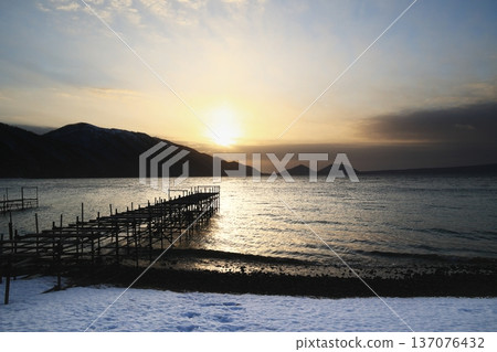Morning of Lake Shikotsu 137076432