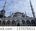 A mosque 137076611
