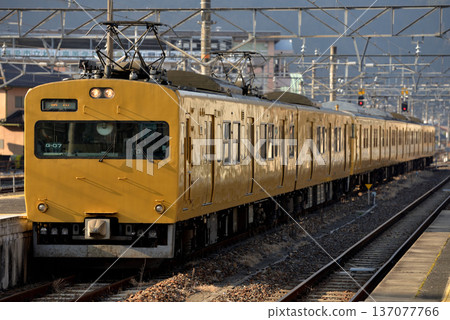 白眉線上的六列115系地方列車即將退役 白眉線上的六列115系地方列車即將退役 137077766