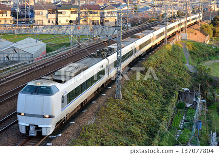 在東海道幹線上運行的限量快遞Thunderbird 9賽車 在東海道幹線上運行的限量快遞Thunderbird 9賽車 137077804