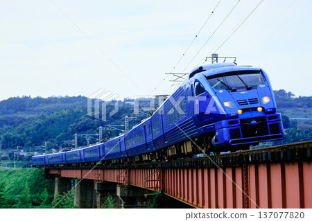 特快列車「Sonic」(JR九州883號)駛過第68座坂川橋 特快列車「Sonic」(JR九州883號)駛過第68座坂川橋 137077820