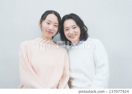 Retro-inspired portrait of a close mother and daughter Retro-inspired portrait of a close mother and daughter 137077924