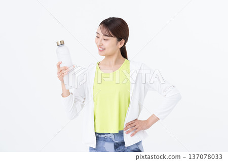 Young woman in fitness wear Young woman in fitness wear 137078033
