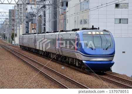 HOT 7000 series Limited Express Hakuto 6 cars running on Tokaido Main Line 137078051