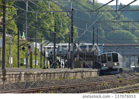 初夏的上野原站 137078053