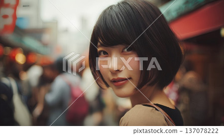 Women enjoying sightseeing 137078222