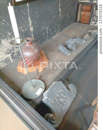 Retro townscape: Old tools at the Murozu Folk Museum in Mitsumachi, Tatsuno City, Hyogo Prefecture, and the Wakihonjin building, a former wealthy fishmonger's shop. 137078328