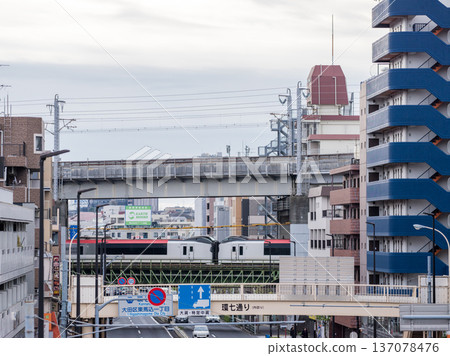 [Yokosuka Line] Limited express train crossing Kannana Dori 137078476