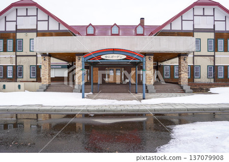 The center house of Yuni Garden, which is closed for the winter 137079908