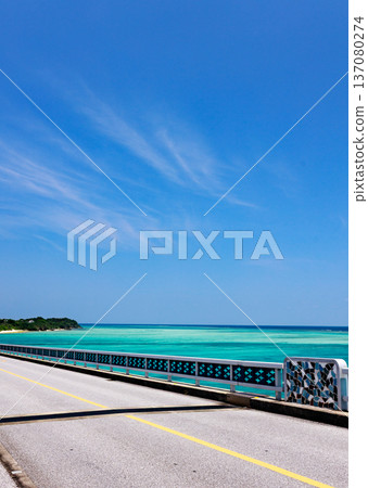 Turquoise blue sea and blue sky as seen from Ikema Bridge Turquoise blue sea and blue sky as seen from Ikema Bridge 137080274