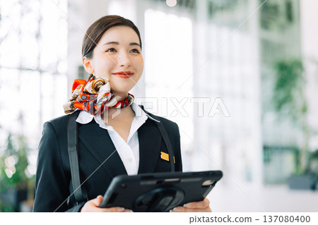 Airport ground staff holding a tablet (Photo courtesy of Kobe Airport (UKB)) 137080400
