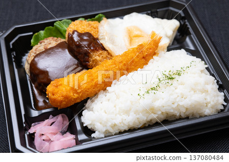 Western-style bento box with delicious fried shrimp Western-style bento box with delicious fried shrimp 137080484