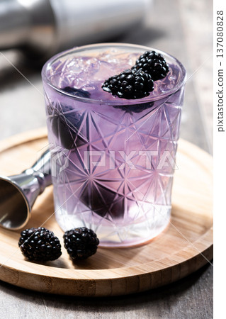 Bramble cocktail with blackberries and crushed Ice. 137080828