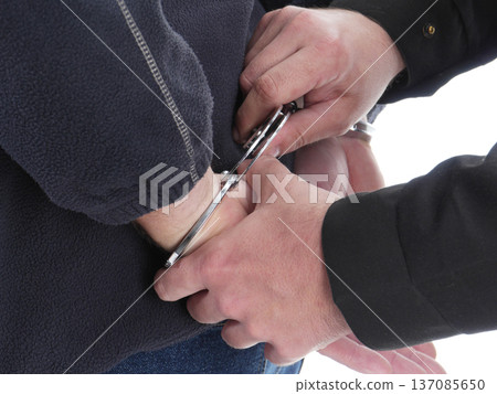 Arresting 137085650