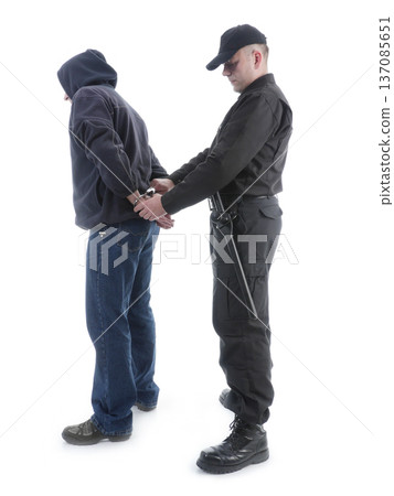 Arresting 137085651