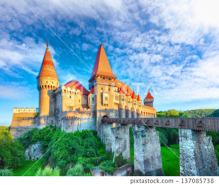 Breathtaking morning view of Hunyad Castle (Corvin's Castle) with wooden bridge Breathtaking morning view of Hunyad Castle (Corvin's Castle) with wooden bridge 137085738