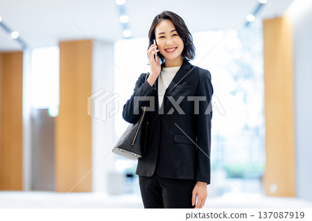 Business woman office photography cooperation: LINK FOREST 137087919