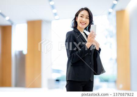 Business woman office photography cooperation: LINK FOREST 137087922