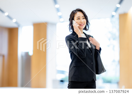 Business woman office photography cooperation: LINK FOREST 137087924