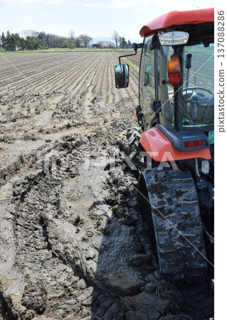 Agricultural machinery tractor 137088286