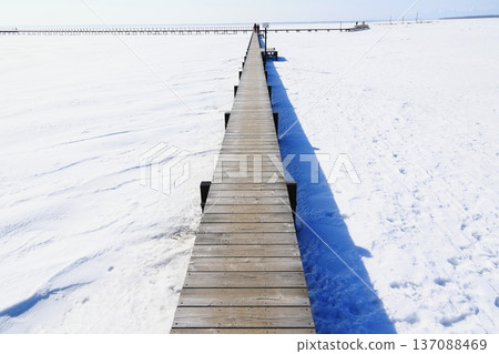 積雪覆蓋的碼頭 積雪覆蓋的碼頭 137088469