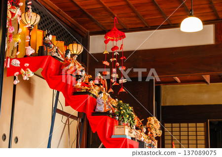 Sitting dolls Sitting dolls 137089075
