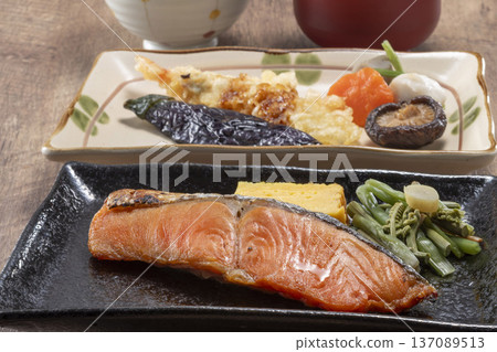 Fresh and delicious grilled salmon meal Fresh and delicious grilled salmon meal 137089513