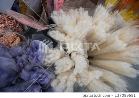 Multicolored dried flowers in the store.  137089681