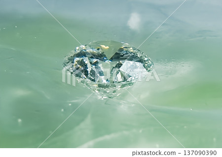 明亮式切割鑽石 137090390