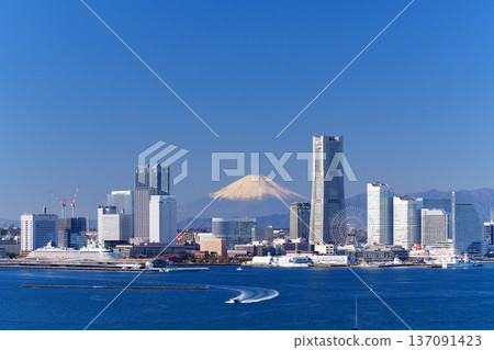 天氣晴朗的橫濱港 天氣晴朗的橫濱港 137091423
