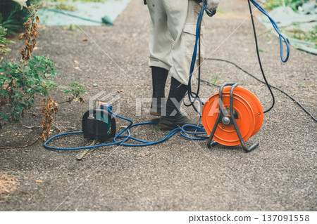 pruning, tool, male 137091558