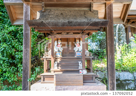 Achi Shrine, a subsidiary shrine, Shiroyama Inari Shrine, Kurashiki Bikan Historical Quarter Tour (the shrine of the Three Munakata Goddesses, guardian deities of maritime traffic enshrined on Mount Tsurugata) Achi Shrine, a subsidiary shrine, Shiroyama Inari Shrine, Kurashiki Bikan Historical Quarter Tour (the shrine of the Three Munakata Goddesses, guardian deities of maritime traffic enshrined on Mount Tsurugata) 137092052