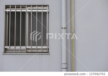 Simple residential exterior with latticed windows and exterior walls 137092701